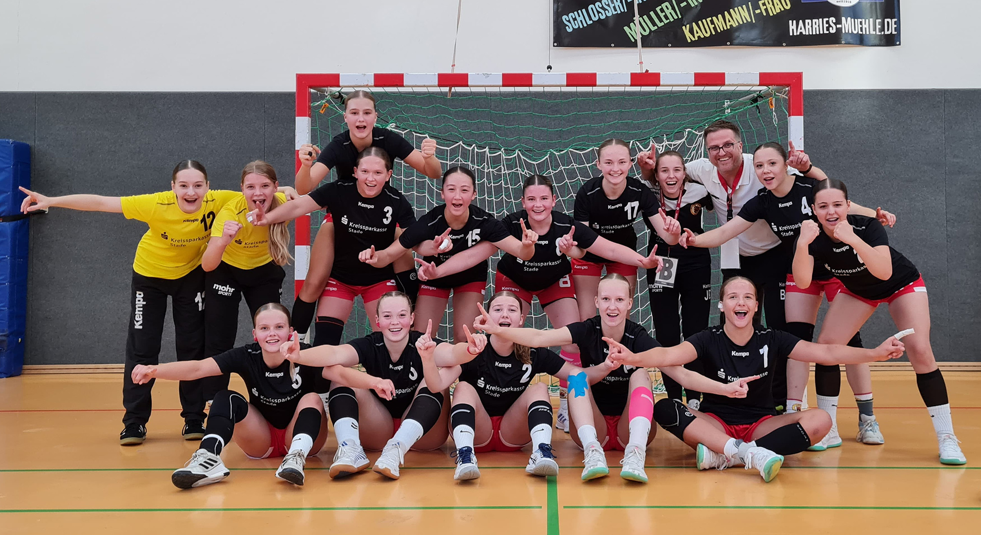 Die #badgirlz nach dem 28-34 Auswärtserfolg bei der HSG Stuhr