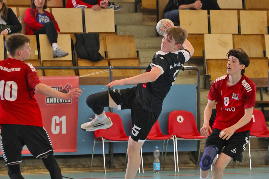 Schwacher Beginn, starke zweite Halbzeit – Auswärtssieg sichert Regionalliga für die mJC